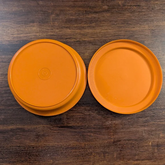 Tupperware Vintage Orange Plastic Bowl With Lid - Picture 5 of 6